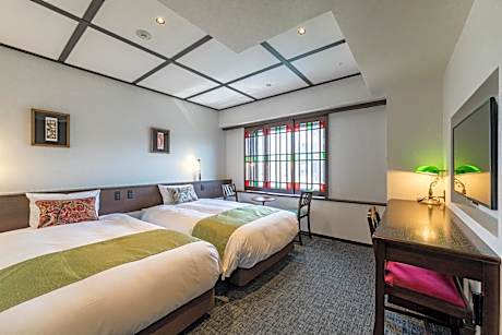 Twin Room with Mountain View