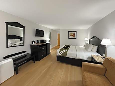 Standard King Room with Tub - Accessible/Non-Smoking