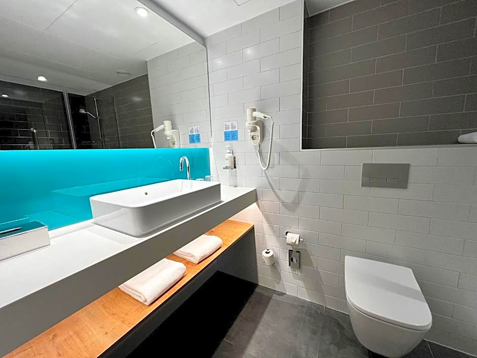 Holiday Inn Express Madrid Airport By IHG