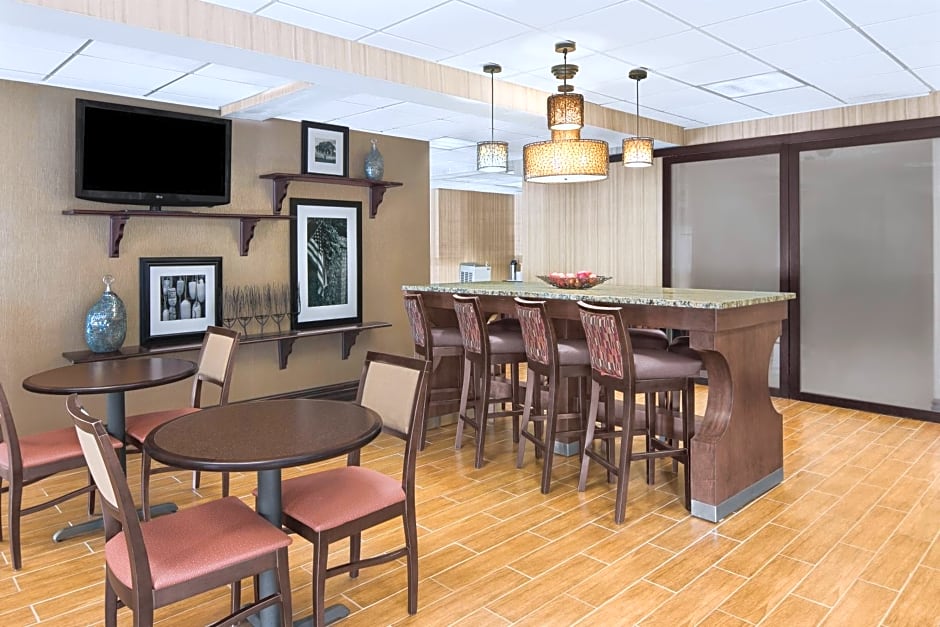 Hampton Inn Commerce