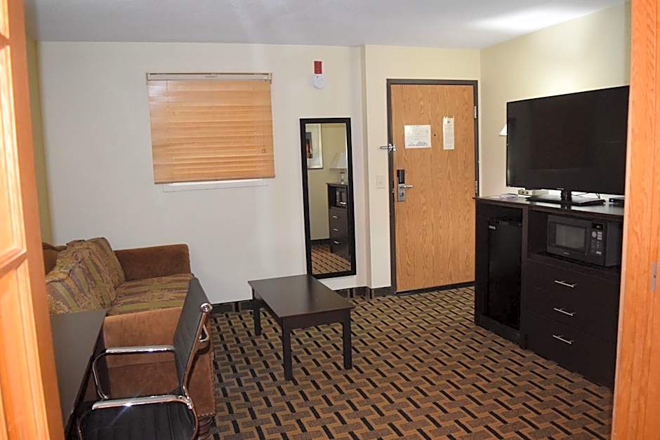AmericInn by Wyndham West Burlington