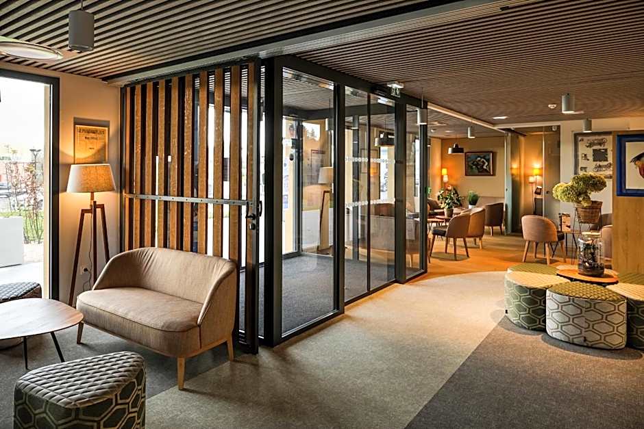 Brit Hotel Ploermel - Hotel de l'Hippodrome