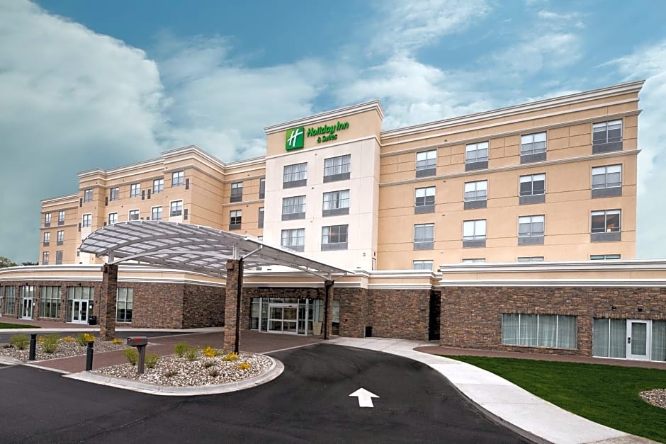 Holiday Inn & Suites - Detroit - Troy, an IHG Hotel