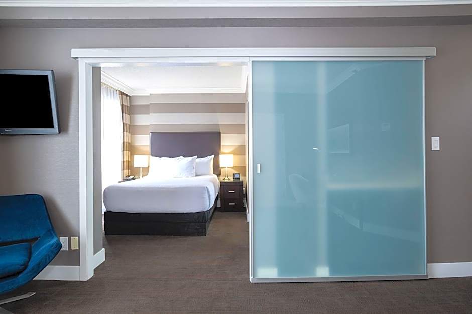 Sandman Signature Mississauga Hotel