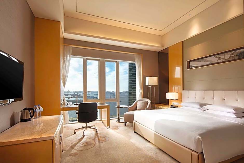 Photo 1 of 4 of Deluxe 1 King Bed, Harbor View
