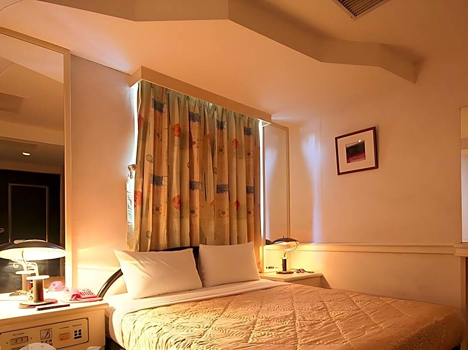 Broadway Hotel