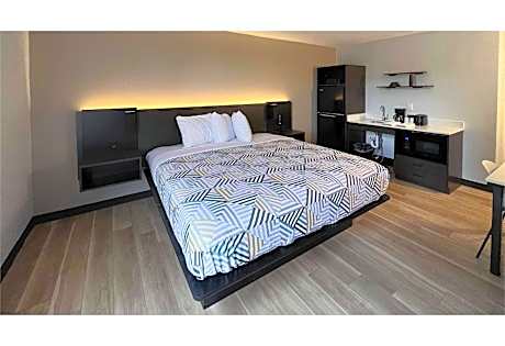 Deluxe King Room - Non-Smoking