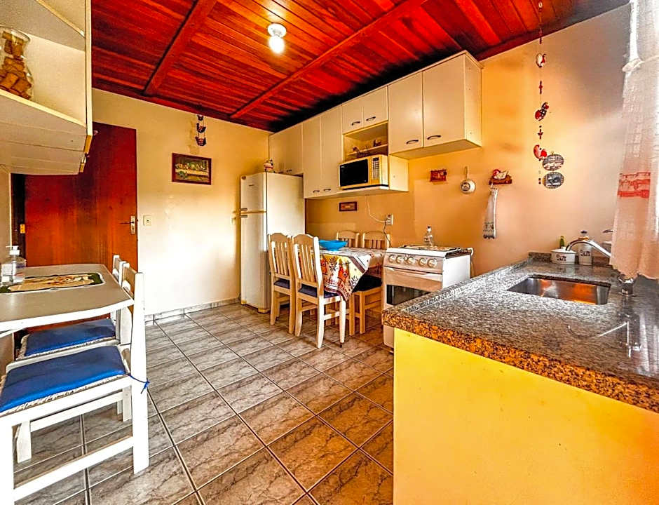 Chácara com piscina, churrasqueira, WiFi e quadra