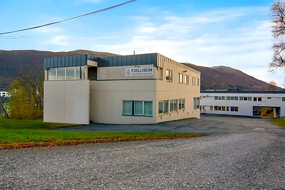 Cozy Studio Close to City, Kitchen & Parking