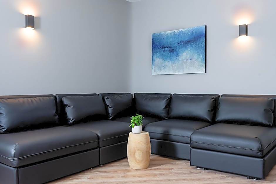 Hotel Circle Inn - Closest to Air Base