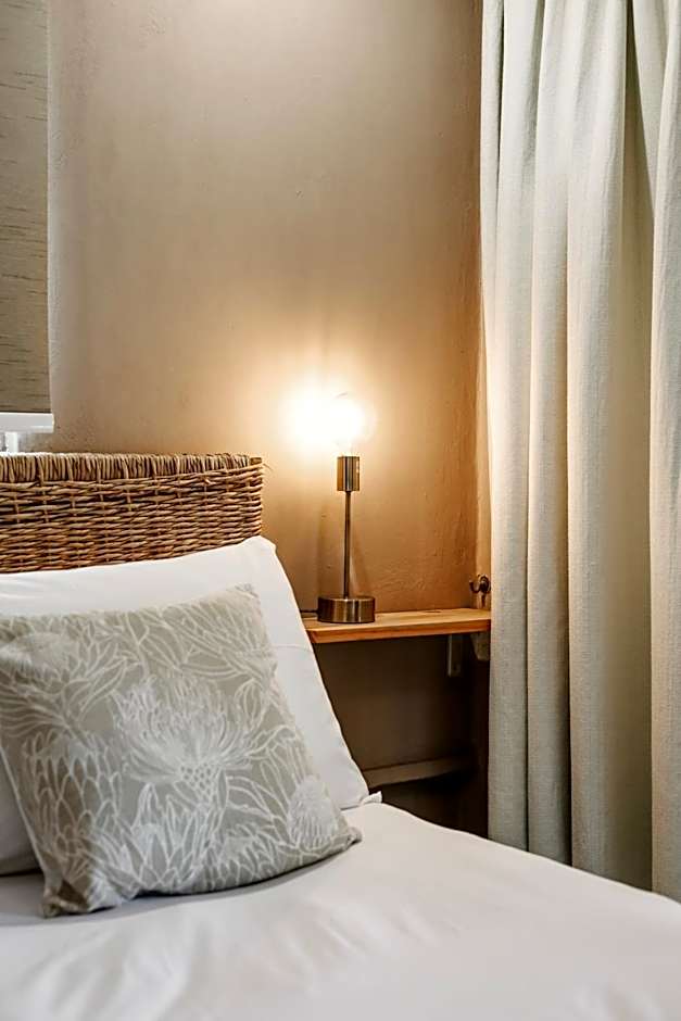 Lighthouse Guesthouse & Cafe