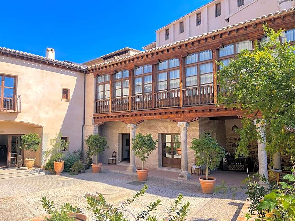 Casa del Armiño - Historic Boutique Hotel in Toledo Old Town