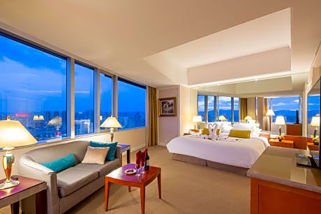 Business Queen Room