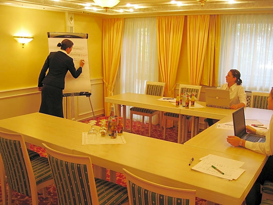 Woertz Schlosschen Zur Weinsteige