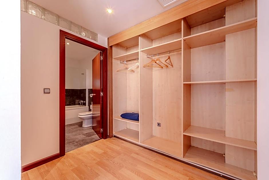 Photo 1 of 15 of Superior 1 Queen Bed