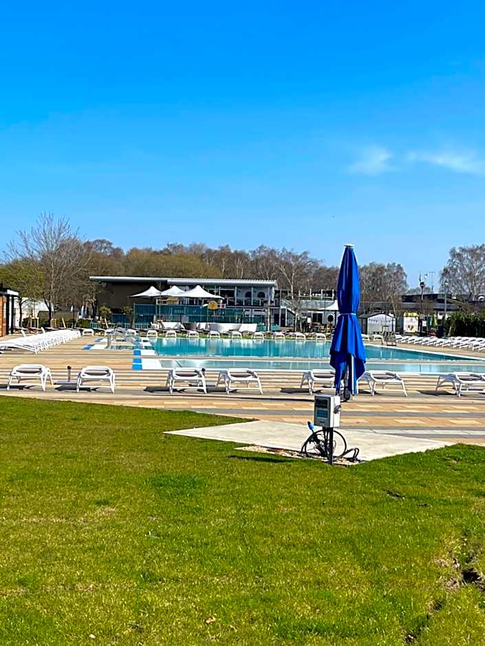 Sunscape breaks At Tattershall Lakes