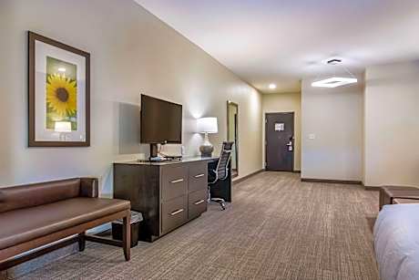 Queen Suite with Two Queen Beds - Non-Smoking