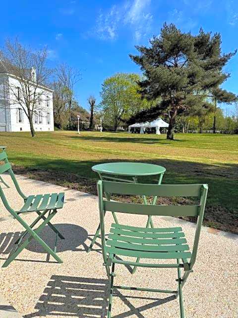 Logis Hostellerie Le Chatel Nangis