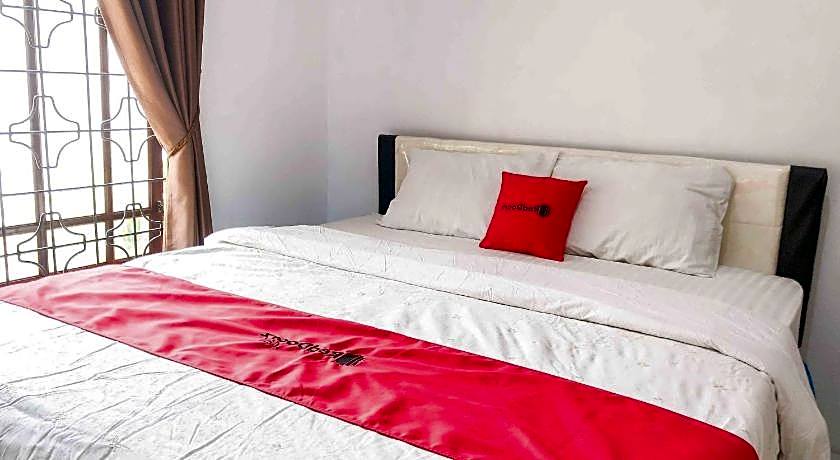 RedDoorz near Eco Green Park Batu