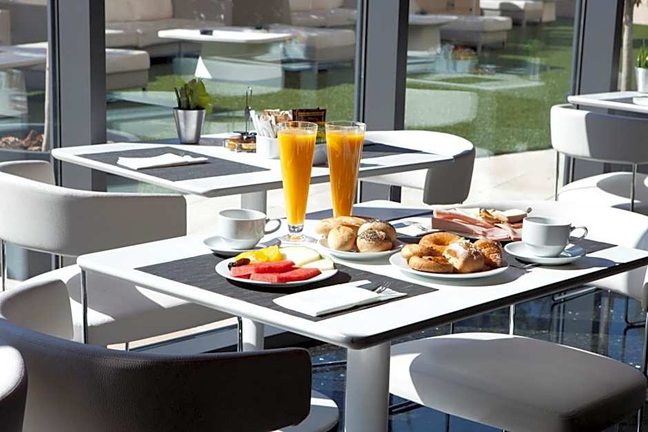 Hotel Maydrit Airport