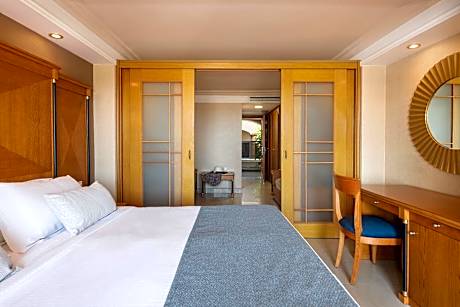 Family Room with Garden View