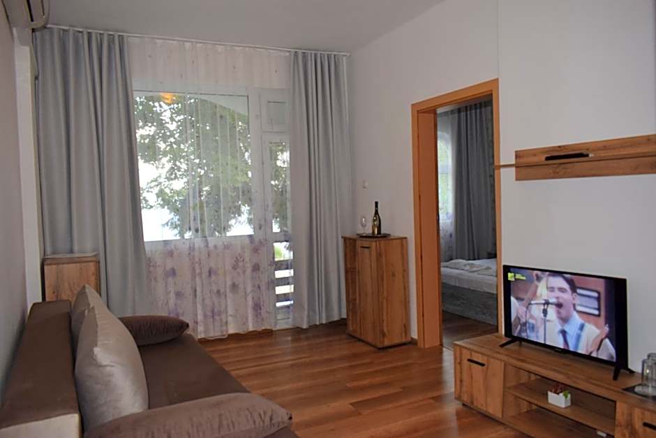 Ahilea Hotel - Free Pool Access