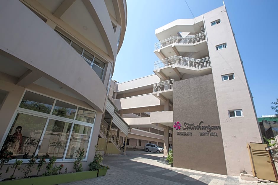Photo 1 of 50 of Hotel Sownthariyam
