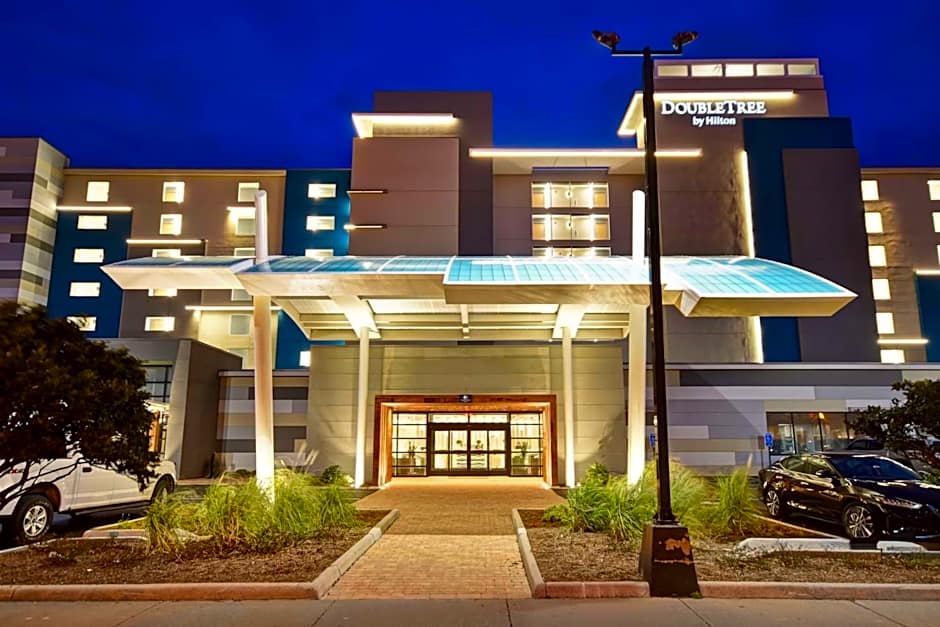 DoubleTree by Hilton Virginia Beach Oceanfront South