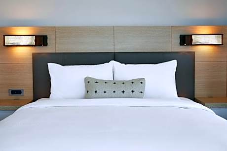 Larger Suite, 1 King, Trundle Bed, Inland View, Corner Room, Balcony