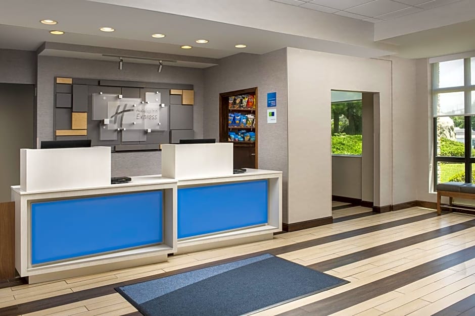 Holiday Inn Express Saugus Logan Airport