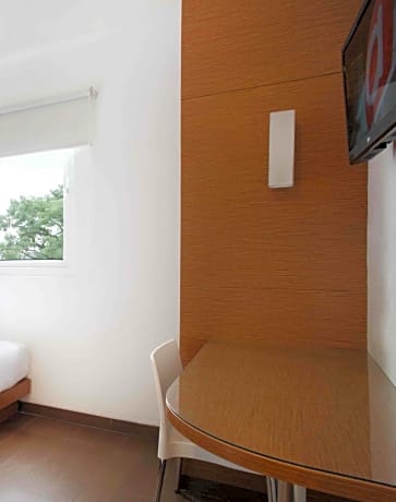 Smart Queen Room