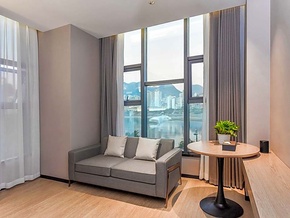 Borrman Hotel Pengshui Binjiang Road