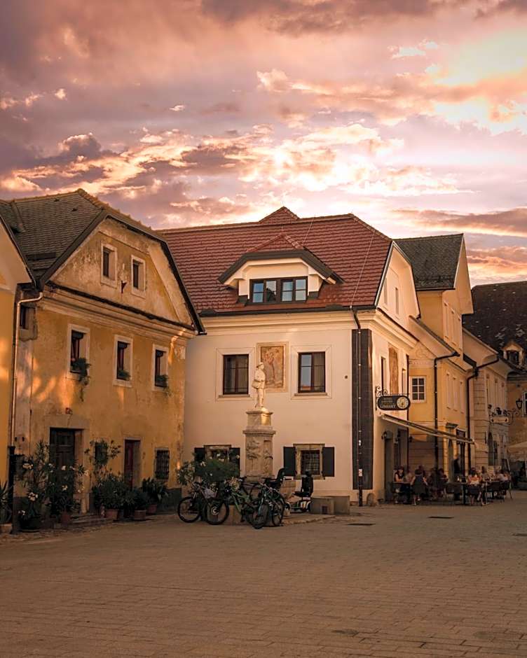 Hiša Linhart, Hotel & Restaurant