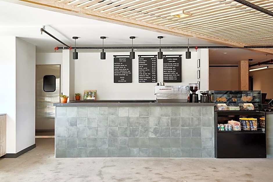 Slackline Moab, Outset Collection by Hilton