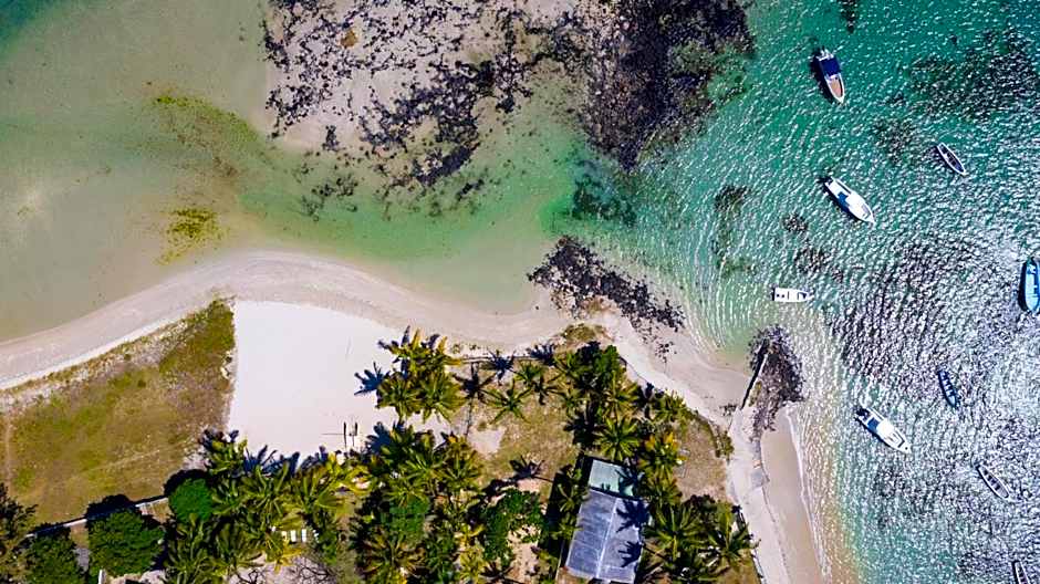 Quaint 4-bedroom Beach Villa in a fishing village