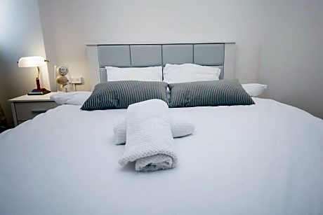 One-Bedroom Apartment - Single