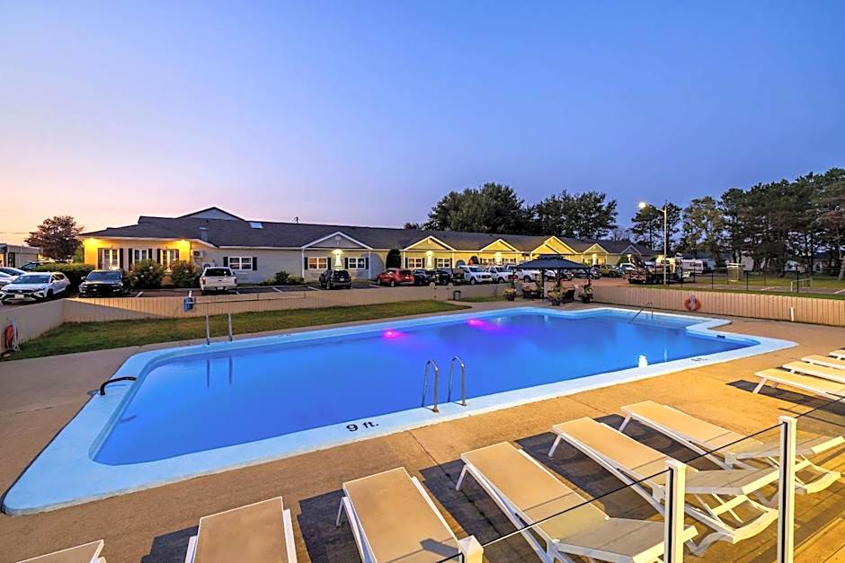 Quality Inn & Suites Garden Of The Gulf