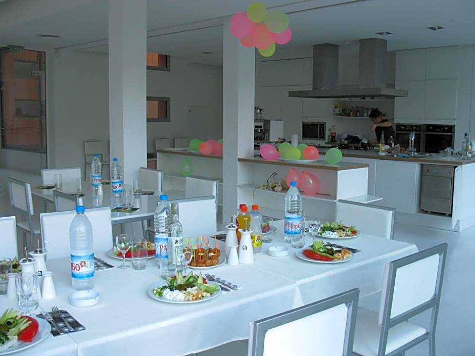 Family Hotel The Body