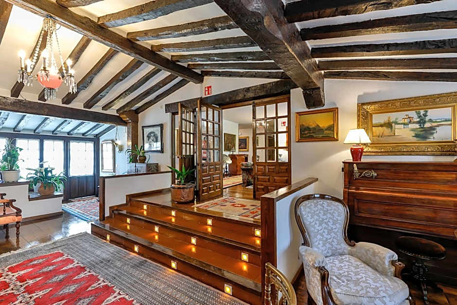 Hotel Santillana
