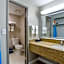 Orangewood Inn & Suites Kansas City Airport
