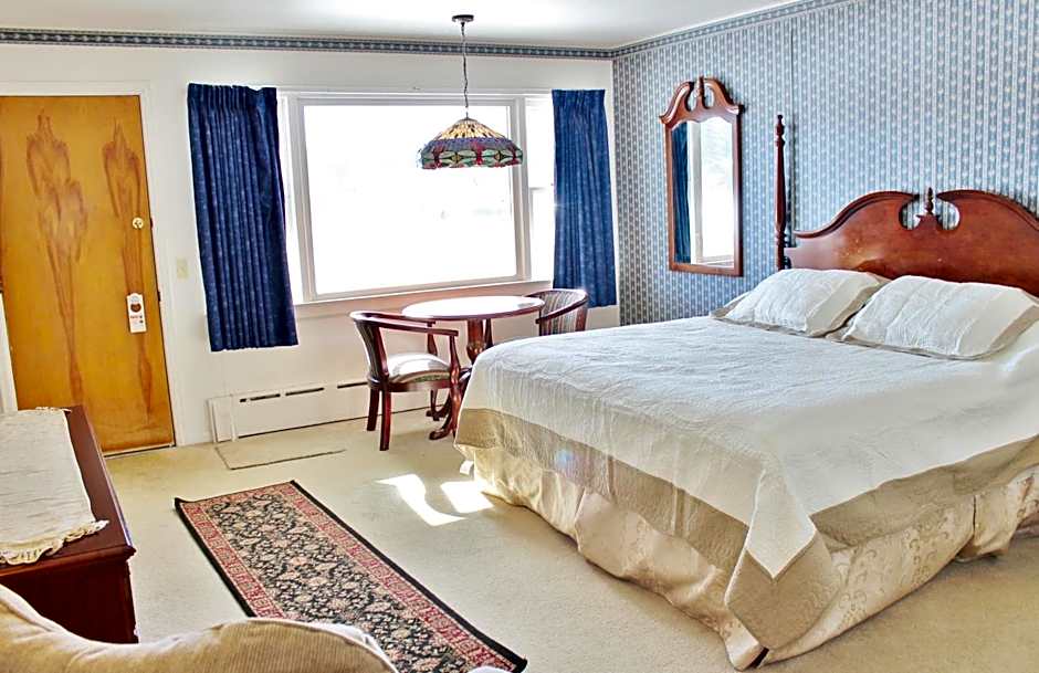 Sara Placid Inn & Suites