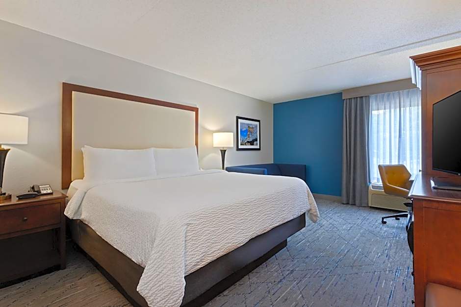 Holiday Inn Express & Suites Cincinnati Riverfront By IHG