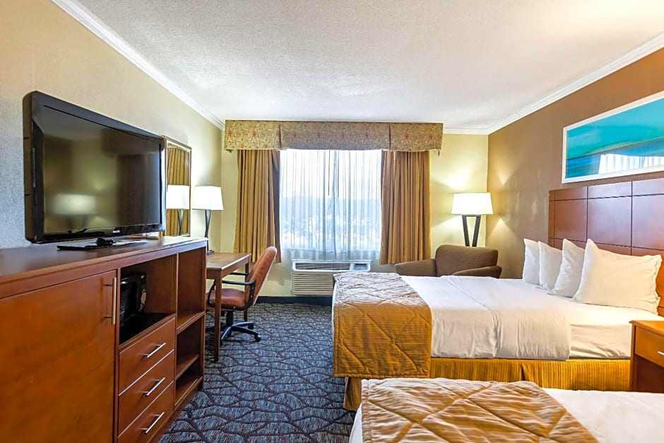 Clarion Hotel Detroit Metro Airport