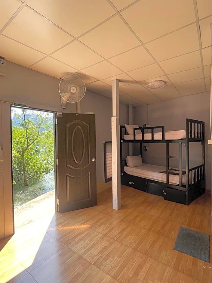 Social Quarters Blanco - Youth Hostel 18 to 35 Only