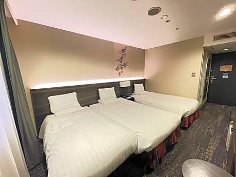 Economy Twin Room with Extra Bed - Non-Smoking