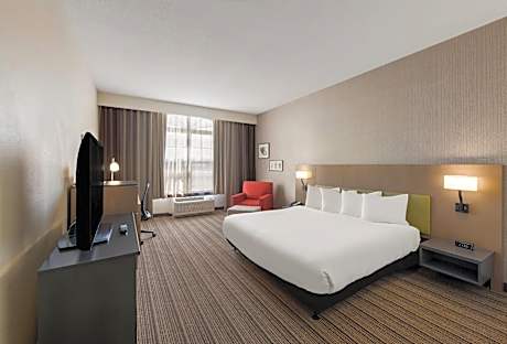 King Room with Mobility Accessible Roll-In Shower - Non-Smoking