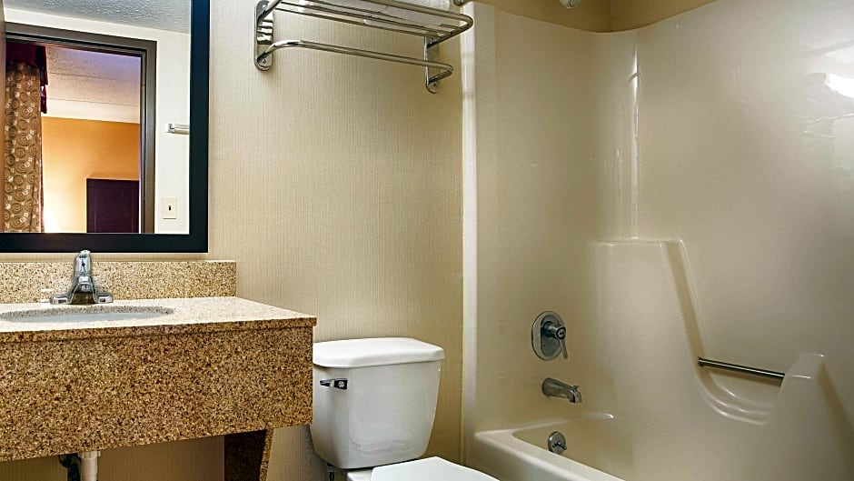 Photo 1 of 4 of 2 Queen Beds, Mobility Accessible, Bathtub