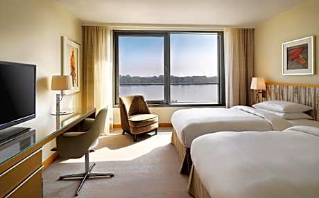 Twin Room with River View - Club Access