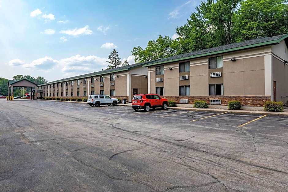 Quality Inn & Suites Marinette
