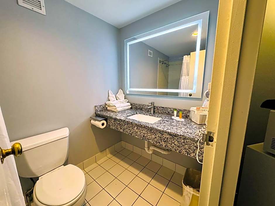 Mystic River Hotel & Suites